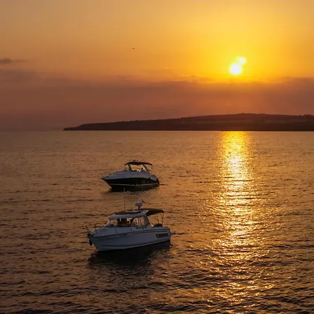 Captainvasilisboatcharters Botel *